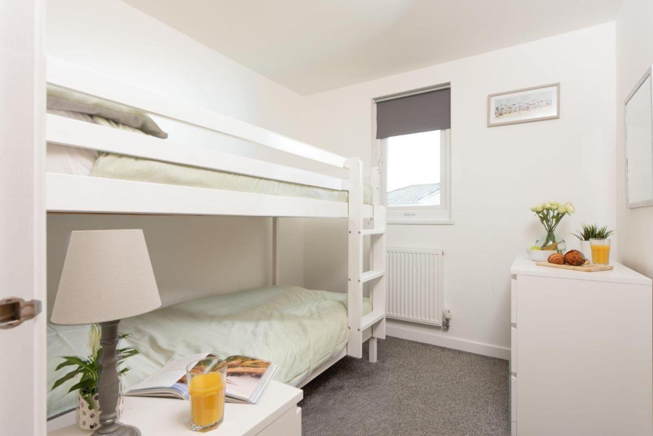 Bushwood-Beautifully Fitted Wooden Lodge Helston Cornwall ภายนอก รูปภาพ