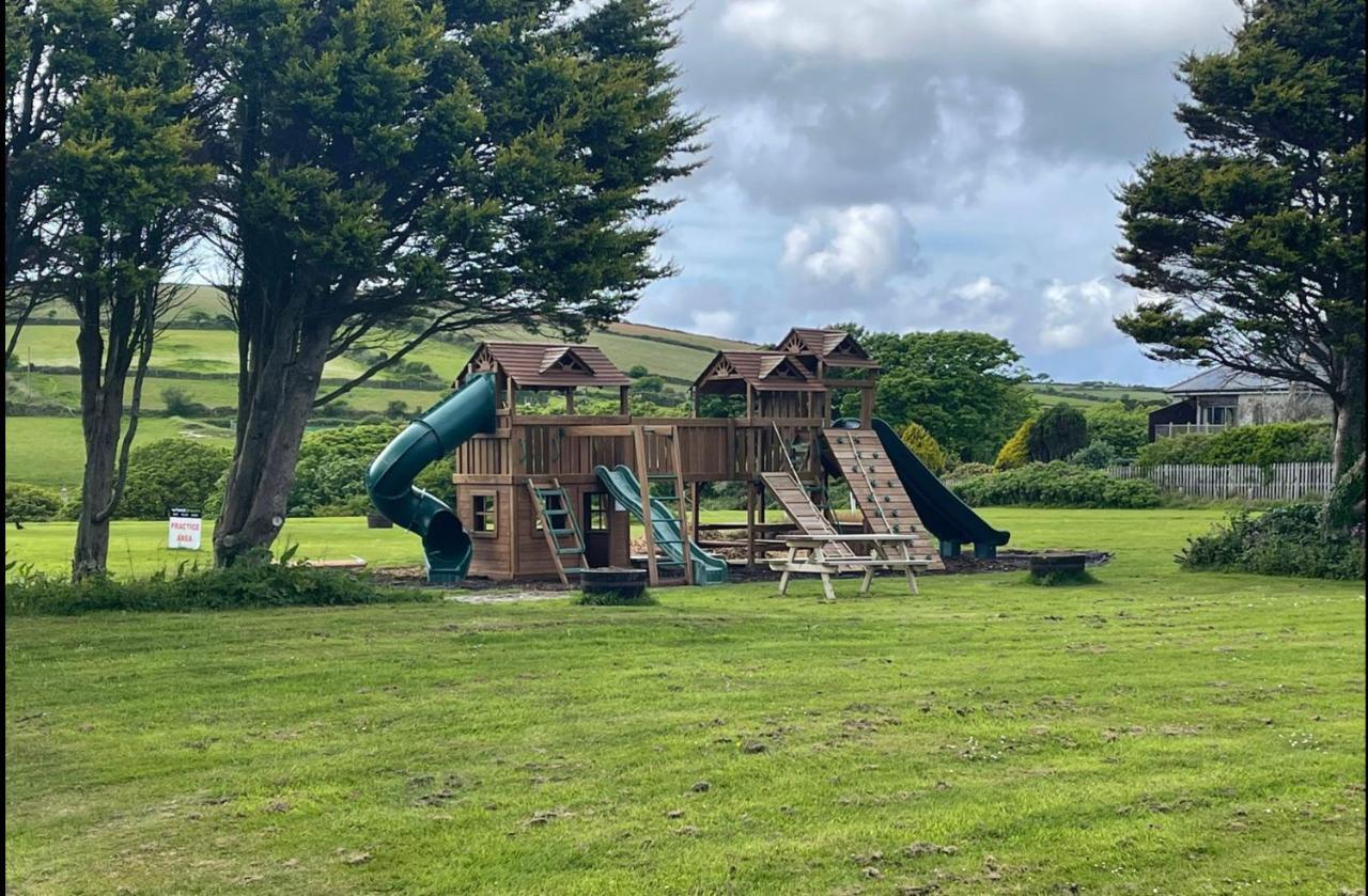 Bushwood-Beautifully Fitted Wooden Lodge Helston Cornwall ภายนอก รูปภาพ